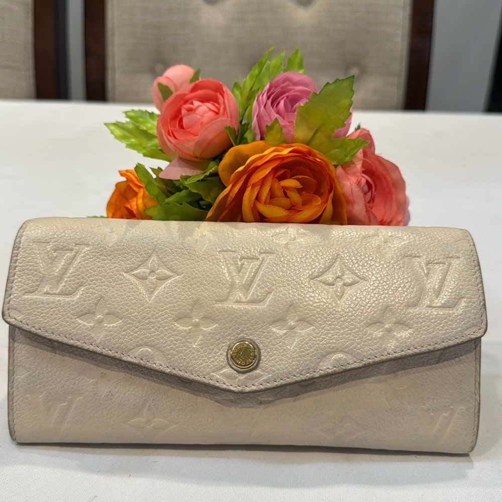 Authentic Louis Vuitton Lumineuse Sarah wallet